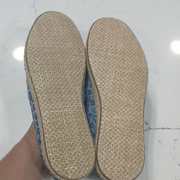 Toms Blue Floral Espadrilles Peep Toe NEW WITHOUT TAG OR BOX SZ 9.5 - Picture 7 of 9